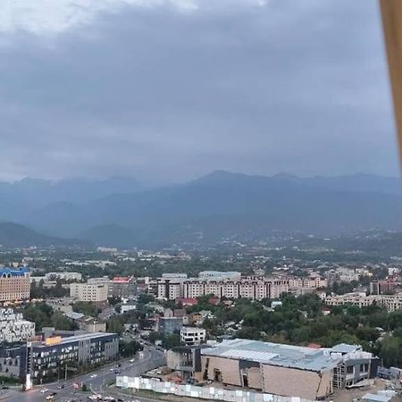 Nurly Tau 2Room Apartments 阿拉木图 外观 照片