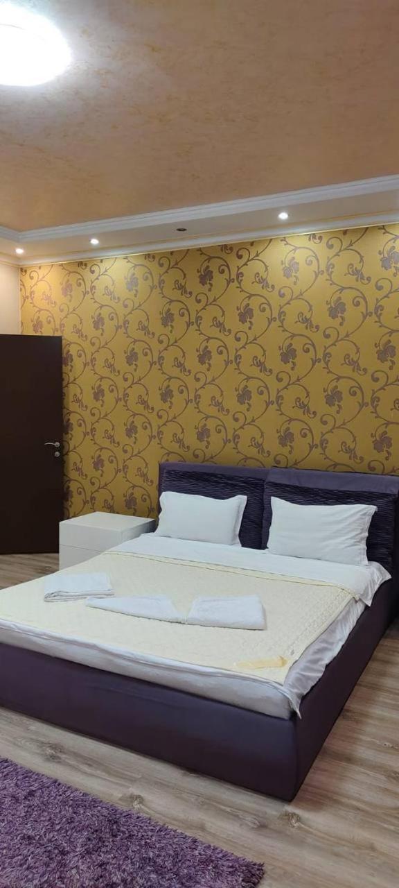 Nurly Tau 2Room Apartments 阿拉木图 外观 照片